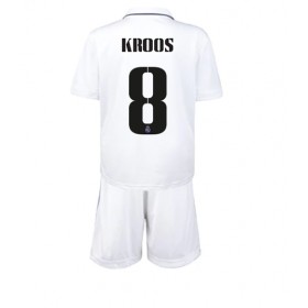 Baby Fußballbekleidung Real Madrid Toni Kroos #8 Heimtrikot 2022-23 Kurzarm (+ kurze hosen)